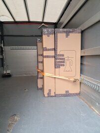 spedizione capi appesi alt="spedione,trasportocapiappesi,showroom,edsitasrls"