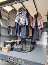 trasporto capi appesi alt="trasportopershooting,spedizioneshowroom,edsitasrls"